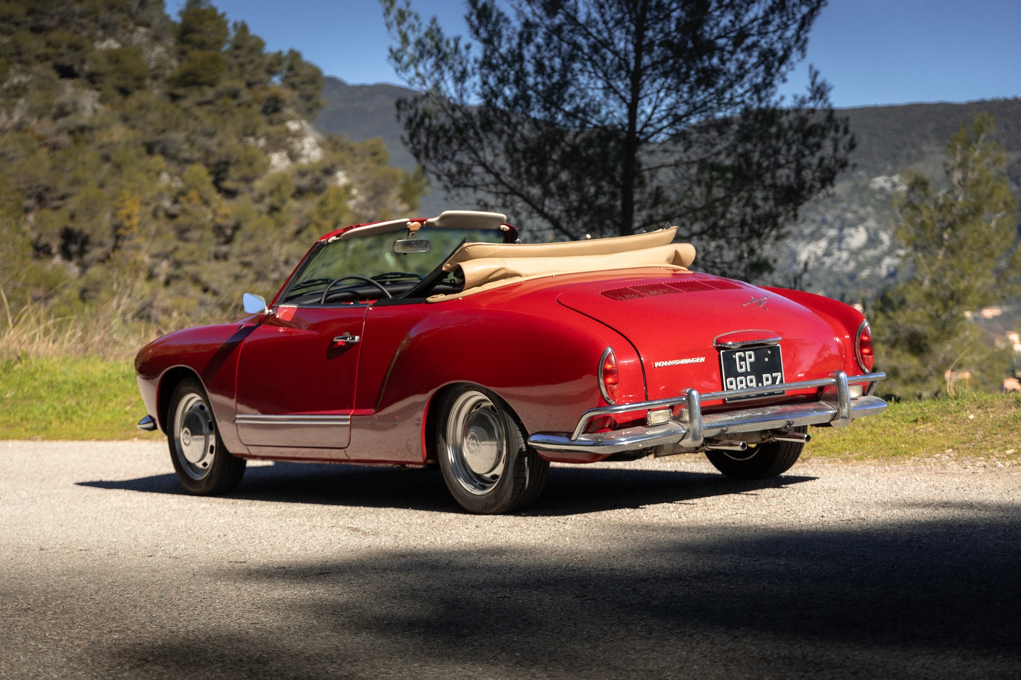 Volkswagen Karmann Ghia - Gallery image 2