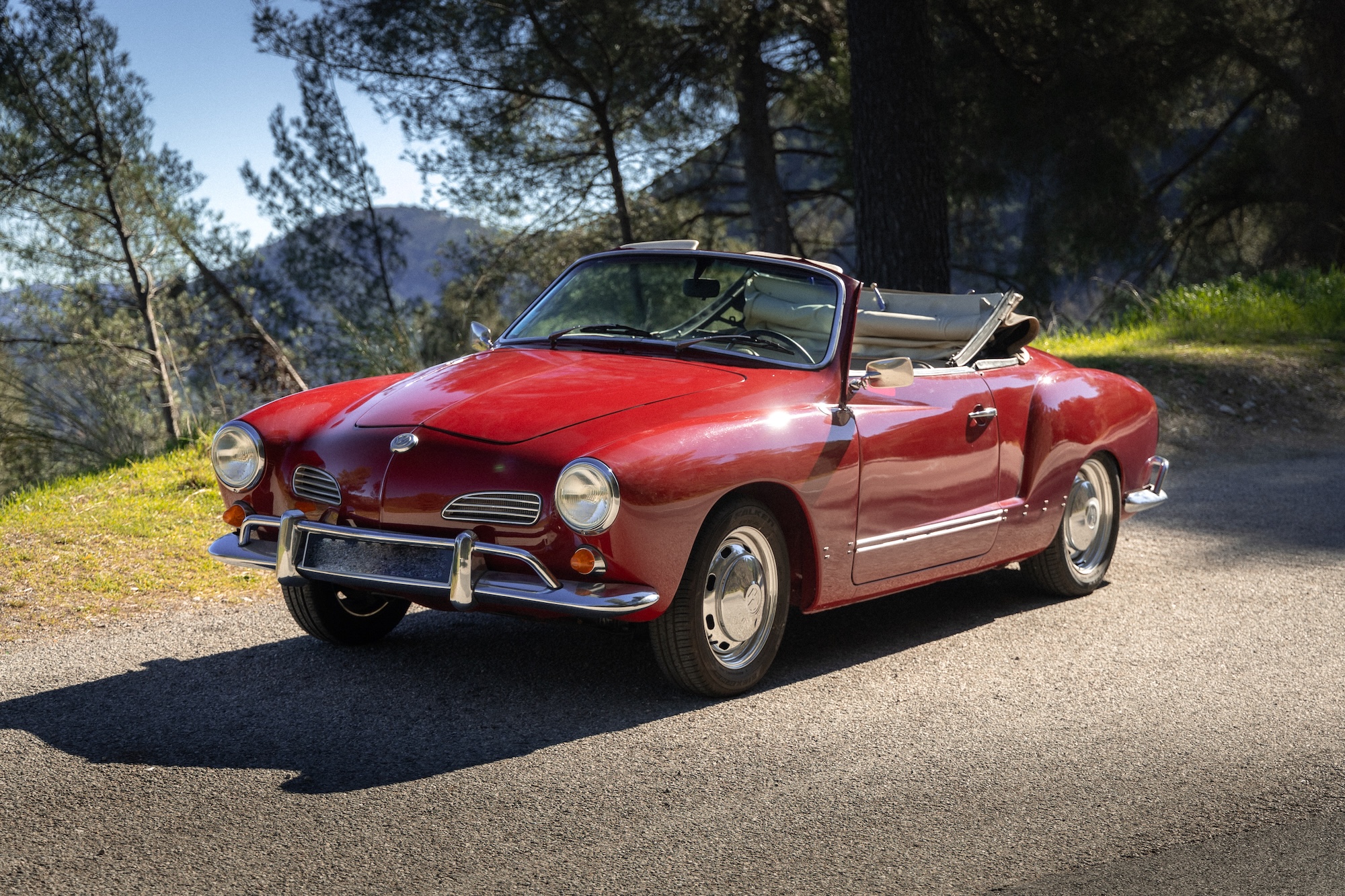 Volkswagen Karmann Ghia - Gallery image 4