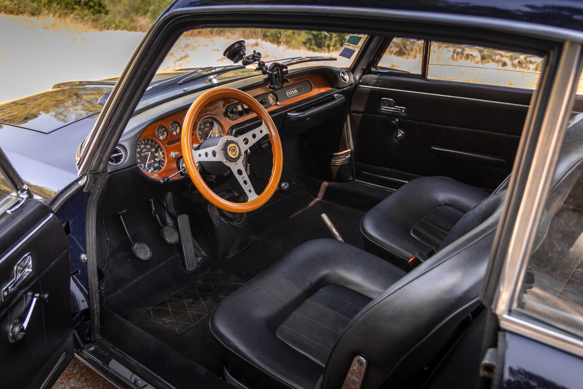 Lancia Fulvia Rallye S 1969 à louer sur la Côte d’Azur — Ride Classics (photo 3/8)