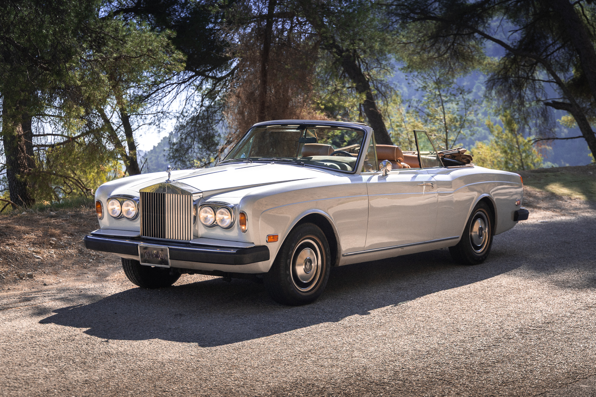 Rolls-Royce Corniche 1976 for rent on the French Riviera — Ride Classics (photo 2/8)