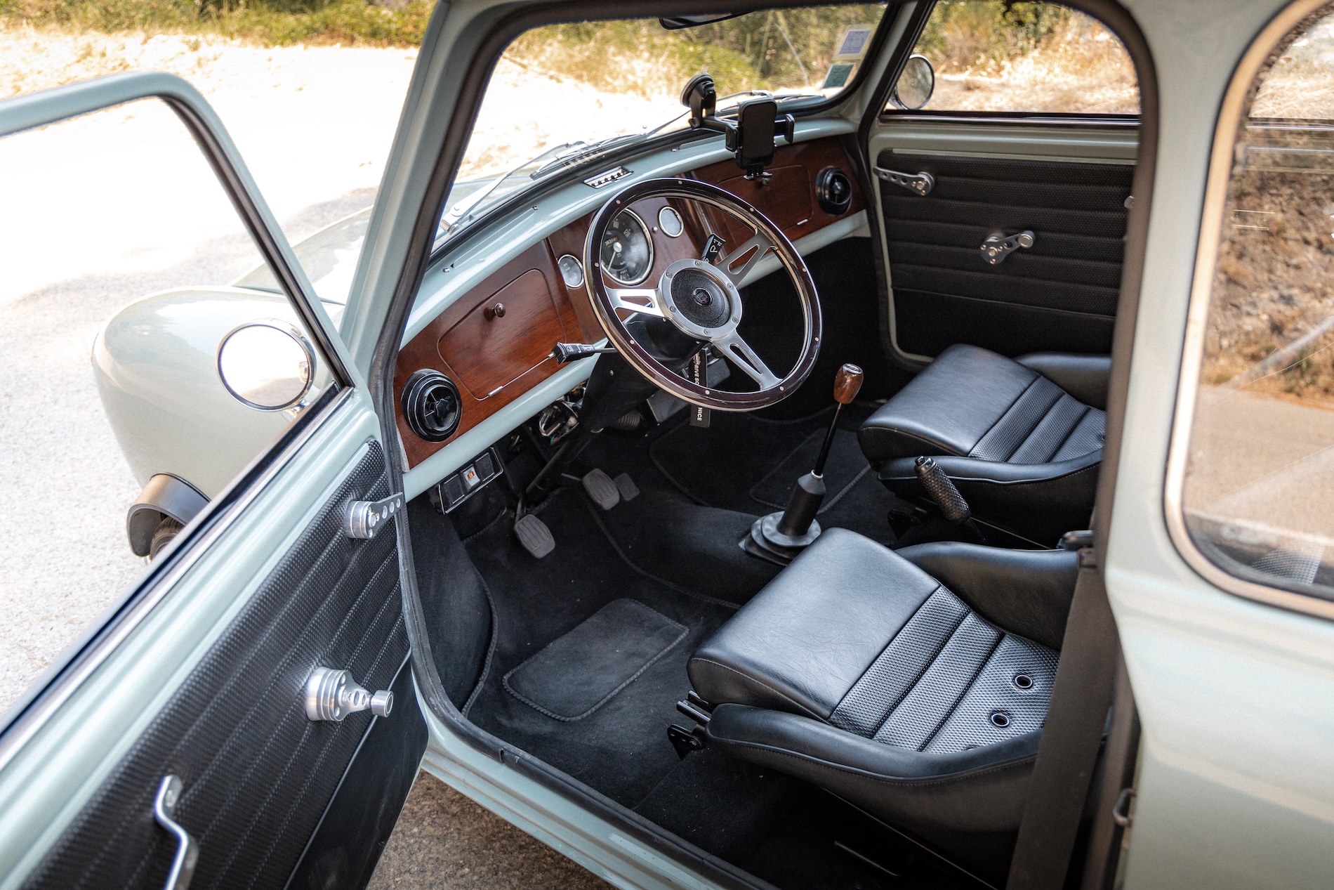 Austin Mini 1985 à louer sur la Côte d’Azur — Ride Classics (photo 3/8)
