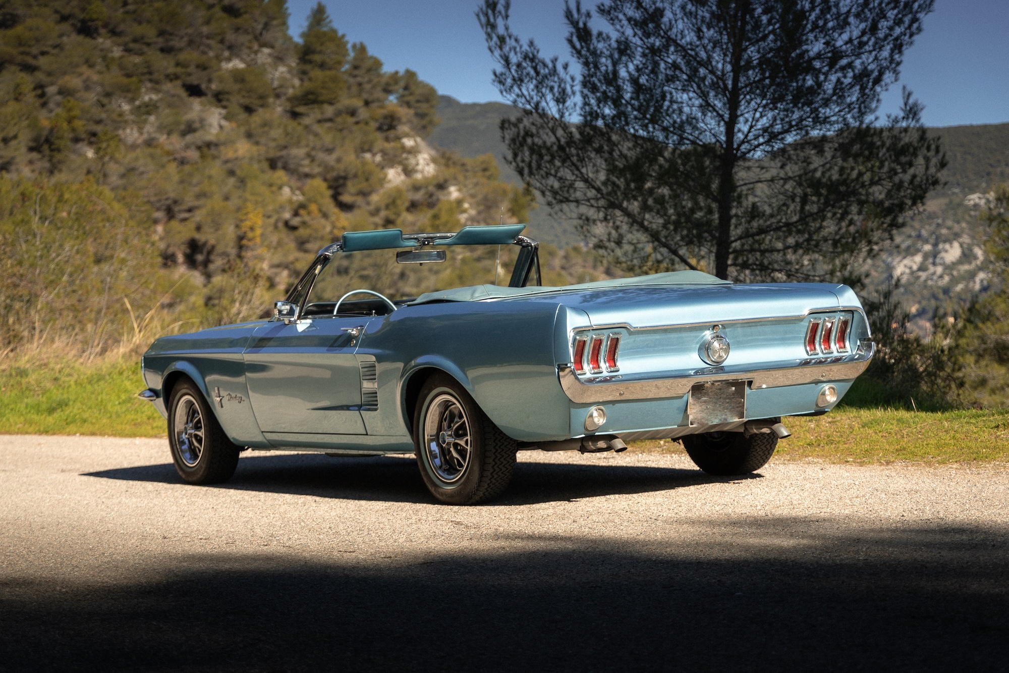 Ford Mustang - Gallery image 2