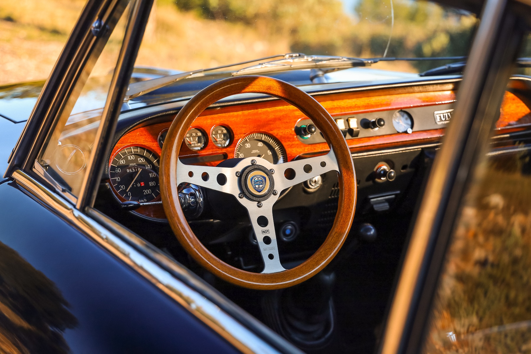 Lancia Fulvia Rallye S 1969 à louer sur la Côte d’Azur — Ride Classics (photo 3/5)