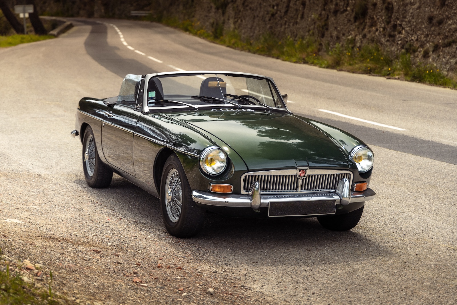 MG B 1969 for rent on the French Riviera — Ride Classics (photo 1/5)