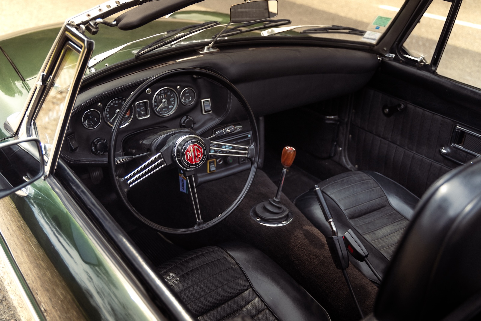 MG B 1969 for rent on the French Riviera — Ride Classics (photo 2/5)