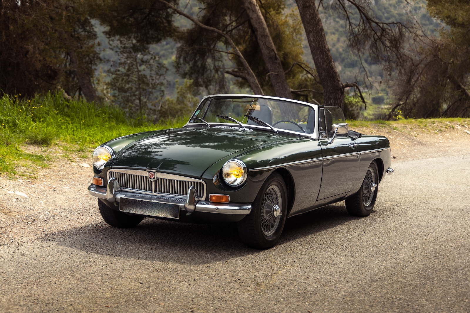 MG B 1969 for rent on the French Riviera — Ride Classics (photo 3/5)