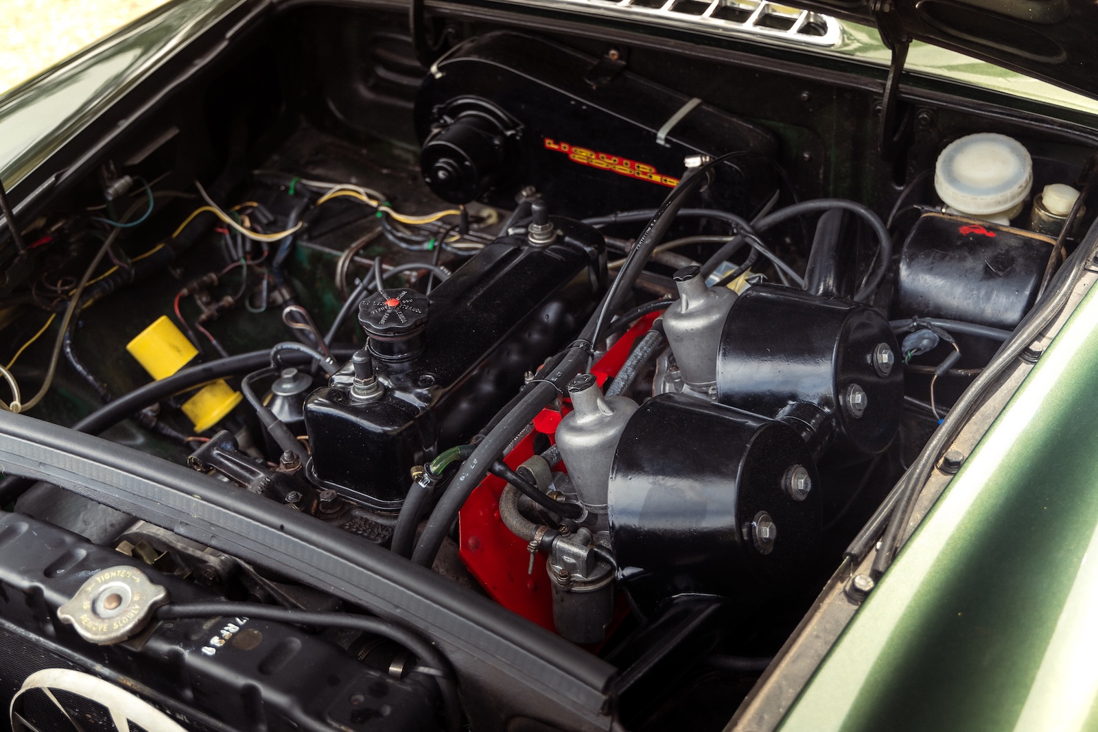 MG B 1969 for rent on the French Riviera — Ride Classics (photo 4/5)