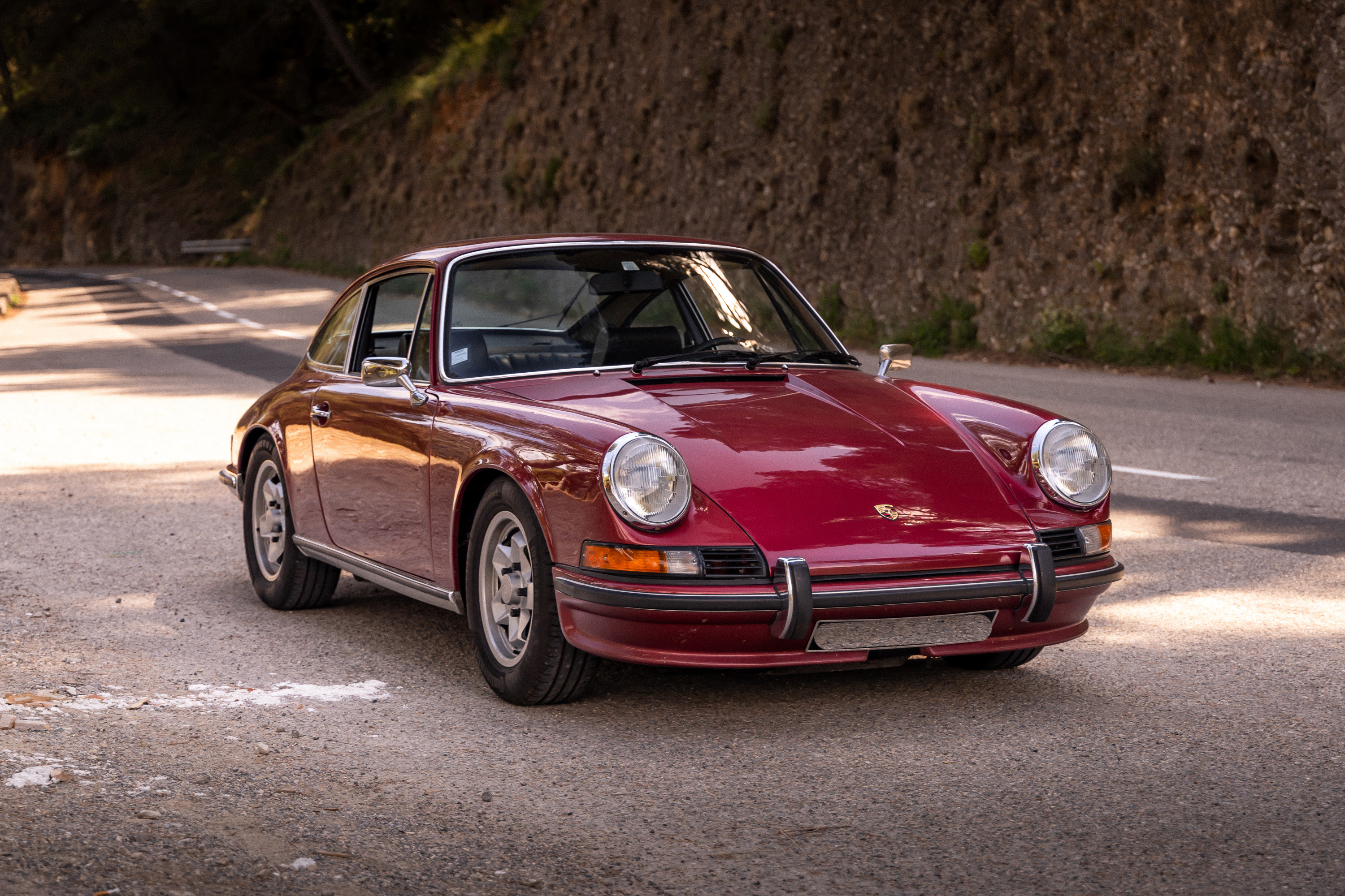 Porsche 911 2.4 1973 for rent on the French Riviera — Ride Classics (photo 1/5)