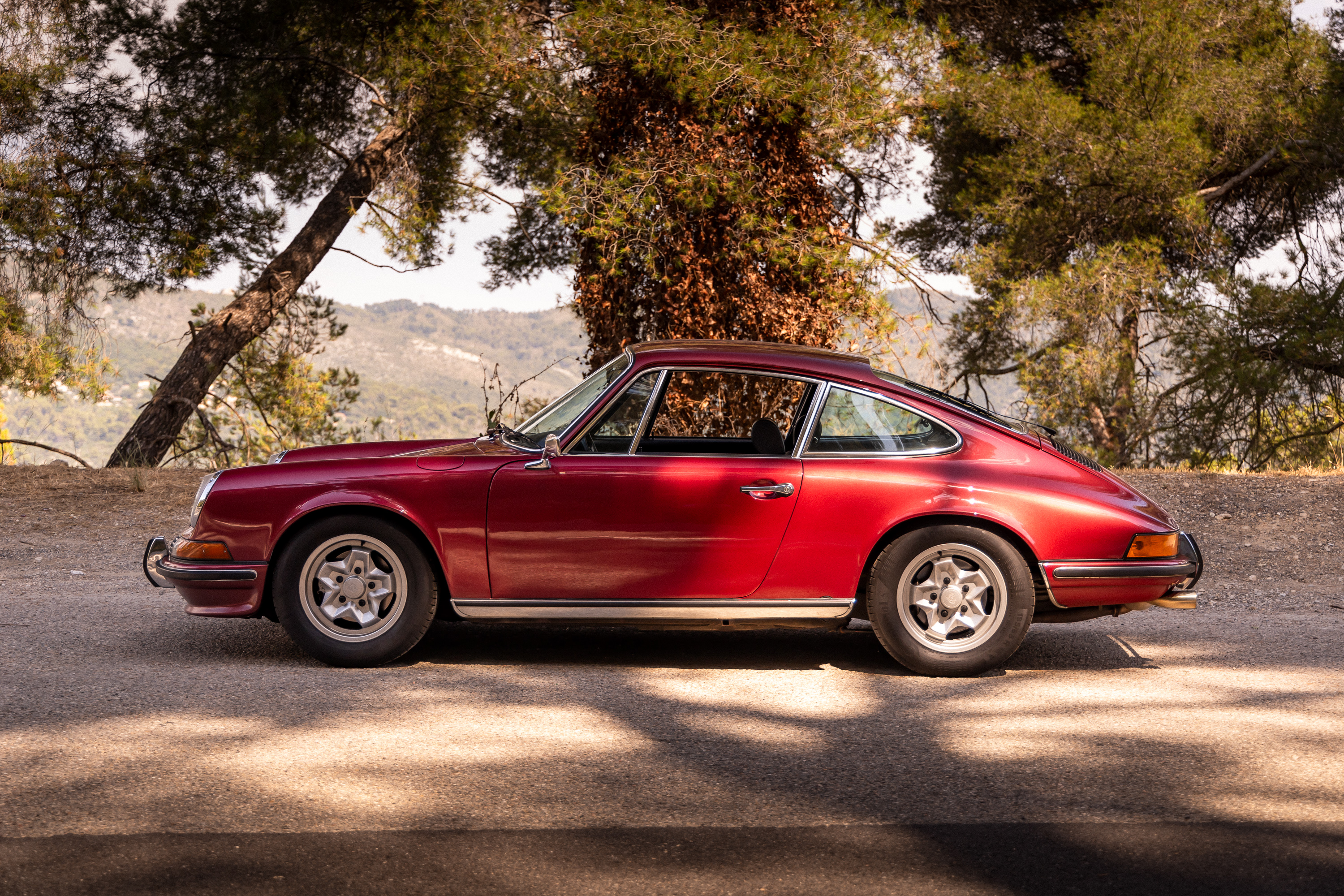 Porsche 911 2.4 1973 for rent on the French Riviera — Ride Classics (photo 4/5)