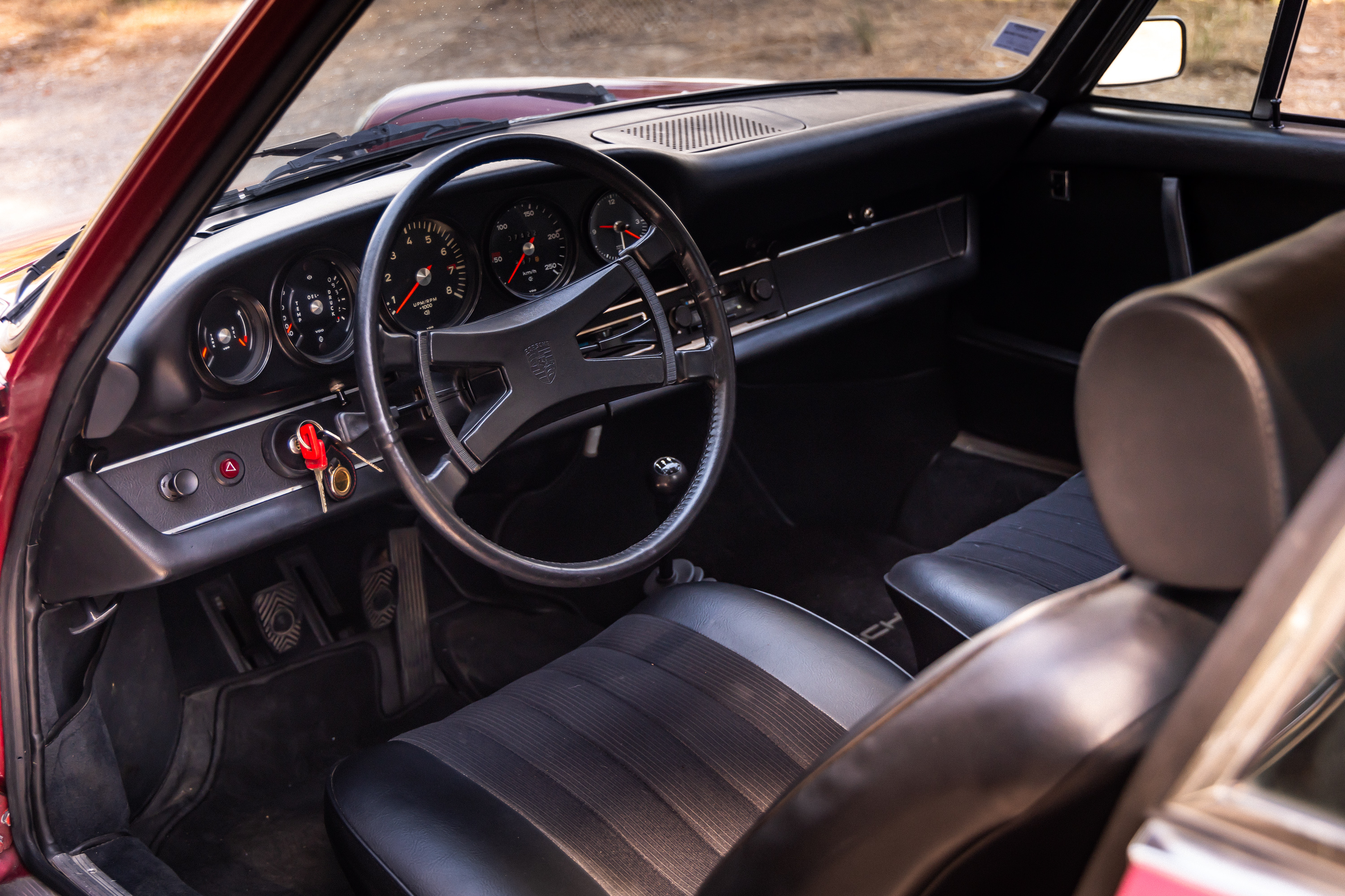 Porsche 911 2.4 1973 for rent on the French Riviera — Ride Classics (photo 2/5)